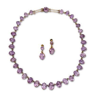 Lot 349 - AMETHYST NECKLACE AND PAIR OF PENDENT EARRINGS, 1900s