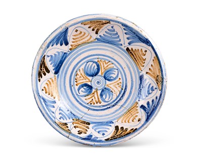 Lot 2 - A LONDON DELFTWARE CHARGER, THIRD QUARTER OF THE 17TH CENTURY, PROBABLY SOUTHWARK