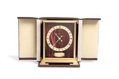 Lot 44 - JAEGER LECOULTRE, ATMOS VII 'EMBASSY': A SWISS GILT AND RED LACQUERED BRASS CLOCK, CIRCA 1978