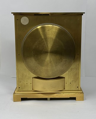 Lot 44 - JAEGER LECOULTRE, ATMOS VII 'EMBASSY': A SWISS GILT AND RED LACQUERED BRASS CLOCK, CIRCA 1978