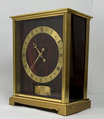 Lot 44 - JAEGER LECOULTRE, ATMOS VII 'EMBASSY': A SWISS GILT AND RED LACQUERED BRASS CLOCK, CIRCA 1978