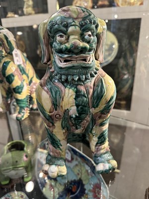 Lot 82 - A PAIR OF CHINESE FAMILLE-VERTE BUDDHIST LIONS, LATE QING DYNASTY, 19TH/20TH CENTURY