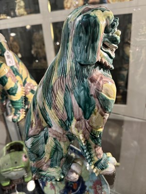 Lot 82 - A PAIR OF CHINESE FAMILLE-VERTE BUDDHIST LIONS, LATE QING DYNASTY, 19TH/20TH CENTURY
