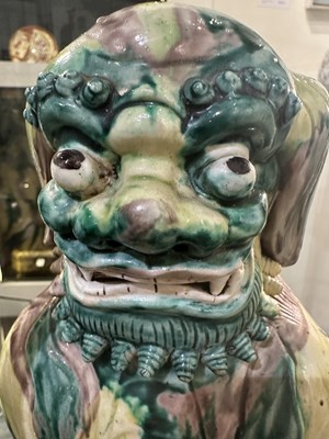 Lot 82 - A PAIR OF CHINESE FAMILLE-VERTE BUDDHIST LIONS, LATE QING DYNASTY, 19TH/20TH CENTURY