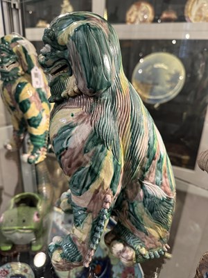 Lot 82 - A PAIR OF CHINESE FAMILLE-VERTE BUDDHIST LIONS, LATE QING DYNASTY, 19TH/20TH CENTURY