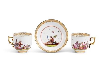 Lot 17 - A PAIR OF MEISSEN PORCELAIN CHINOISERIE CUPS AND A SAUCER, CIRCA 1740