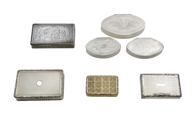 Lot 149 - A WILLIAM IV SILVER SNUFF BOX