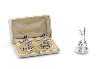 Lot 158 - A PAIR OF GEORGE V SILVER MENU OR CARD HOLDERS