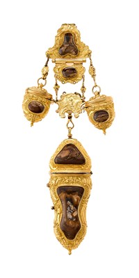 Lot 338 - A GEORGIAN GILT-METAL AND AGATE EQUIPAGE (CHATELAINE), PROBABLY LONDON OR BIRMINGHAM, CIRCA 1745
