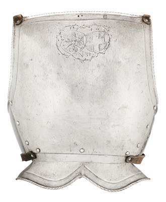 Lot 122 - A RARE GERMAN BACKPLATE FROM A KNECHTSRÜSTUNG, NUREMBERG, DECORATED BY AUGUSTIN HIRSCHVOGEL
