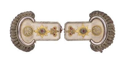 Lot 192 - A FINE PAIR OF GEORGIAN OFFICER'S EPAULETTES