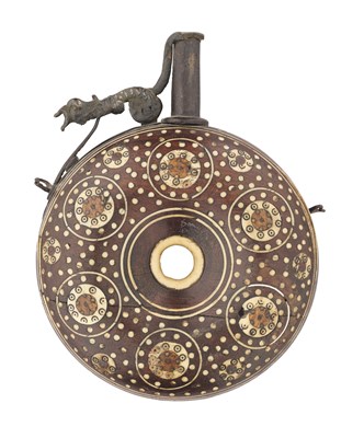 Lot 167 - A GERMAN CIRCULAR POWDER-FLASK, 17TH CENTURY