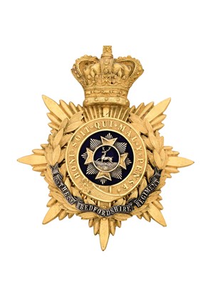 Lot 252 - A VICTORIAN BEDFORDSHIRE REGIMENT OFFICER’S HELMET PLATE, CIRCA 1881-1901