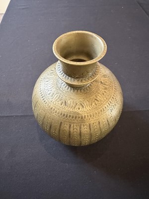 Lot 44 - A MUGHAL BRASS HUQQA BOTTLE, NORTHERN INDIA, PROBABLY LAHORE (NOW PAKISTAN), 18TH CENTURY