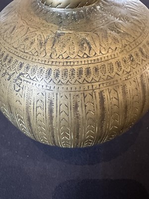 Lot 44 - A MUGHAL BRASS HUQQA BOTTLE, NORTHERN INDIA, PROBABLY LAHORE (NOW PAKISTAN), 18TH CENTURY