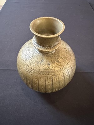 Lot 44 - A MUGHAL BRASS HUQQA BOTTLE, NORTHERN INDIA, PROBABLY LAHORE (NOW PAKISTAN), 18TH CENTURY