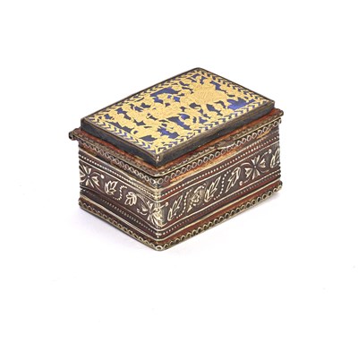 Lot 55 - A SMALL SILVER-GILT BOX WITH THEWA WORK, PRATAPGARH, RAJASTHAN, 19TH CENTURY