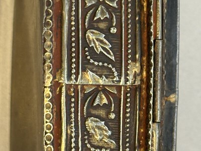 Lot 55 - A SMALL SILVER-GILT BOX WITH THEWA WORK, PRATAPGARH, RAJASTHAN, 19TH CENTURY