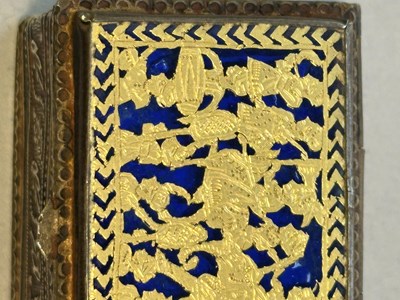 Lot 55 - A SMALL SILVER-GILT BOX WITH THEWA WORK, PRATAPGARH, RAJASTHAN, 19TH CENTURY