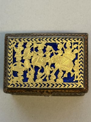 Lot 55 - A SMALL SILVER-GILT BOX WITH THEWA WORK, PRATAPGARH, RAJASTHAN, 19TH CENTURY