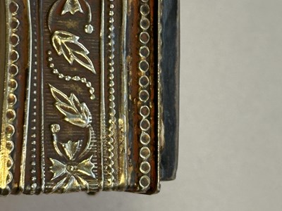 Lot 55 - A SMALL SILVER-GILT BOX WITH THEWA WORK, PRATAPGARH, RAJASTHAN, 19TH CENTURY