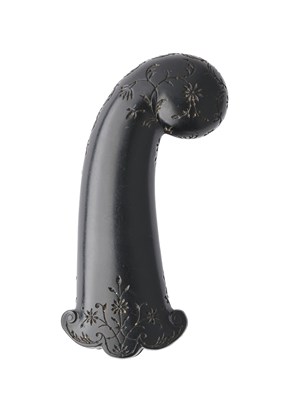Lot 50 - A MUGHAL CARVED BLACK JADE DAGGER HILT, INDIA, 18TH CENTURY