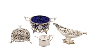 Lot 83 - AN EDWARDIAN SILVER SUGAR BOWL