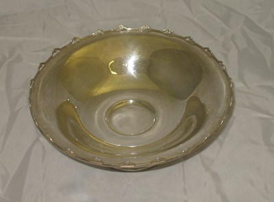 Lot 87 - A SILVER SWEETMEAT DISH