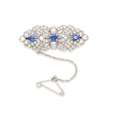 Lot 52 - SAPPHIRE AND DIAMOND BROOCH, 1930s