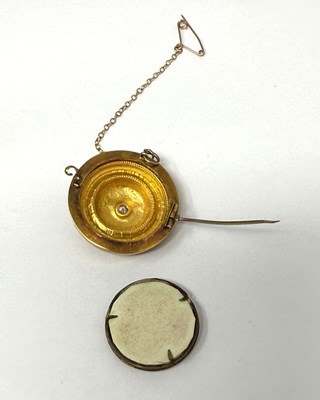 Lot 368 - VICTORIAN GOLD AND DIAMOND BROOCH, 1880s