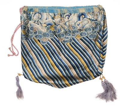 Lot 54 - A SILK EMBROIDERED CHINESE DRAWSTRING BAG, CIRCA 1900