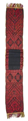 Lot 190 - AN EMBROIDERED SWAT WEDDING TURBAN, PAKISTAN, EARLY 20TH CENTURY