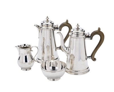 Lot 96 - A SILVER MILK JUG AND SUGAR BOWL