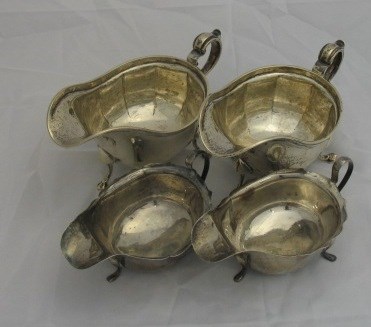 Lot 98 - A PAIR OF GEORGE V SILVER SAUCEBOATS