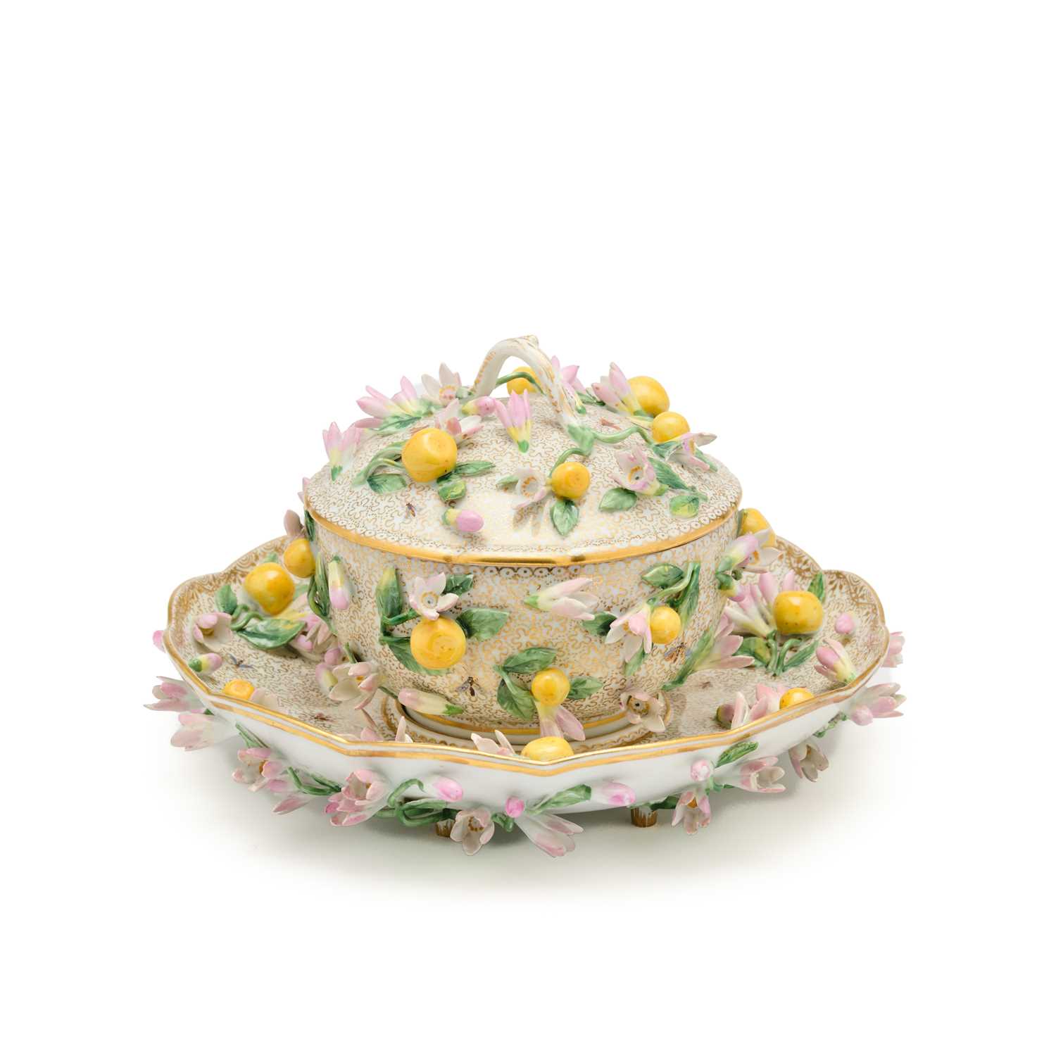 Lot 12 - A MEISSEN PORCELAIN BOWL (ECUELLE), COVER AND STAND, LATER 19TH CENTURY