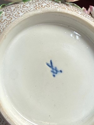 Lot 12 - A MEISSEN PORCELAIN BOWL (ECUELLE), COVER AND STAND, LATER 19TH CENTURY