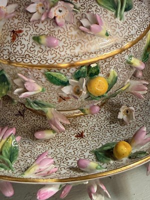 Lot 12 - A MEISSEN PORCELAIN BOWL (ECUELLE), COVER AND STAND, LATER 19TH CENTURY