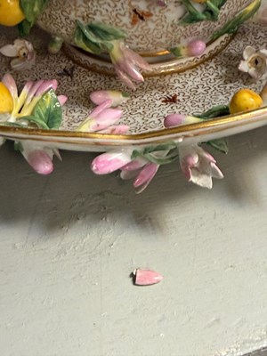 Lot 12 - A MEISSEN PORCELAIN BOWL (ECUELLE), COVER AND STAND, LATER 19TH CENTURY