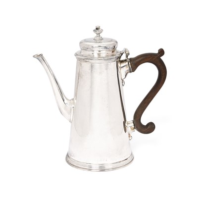 Lot 145 - A GEORGE II SILVER COFFEE POT, HUGH ARNETT & EDWARD POCOCK, LONDON, 1728