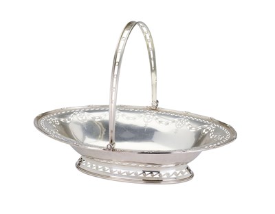 Lot 106 - AN EDWARDIAN SILVER BASKET