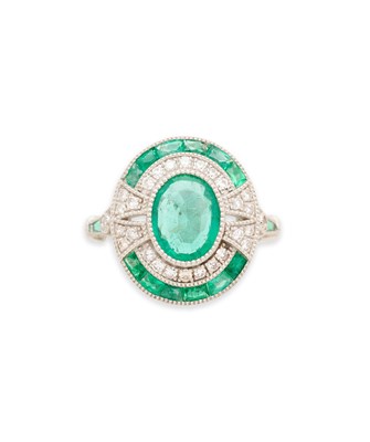 Lot 118 - EMERALD AND DIAMOND RING