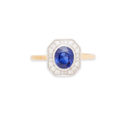 Lot 112 - SAPPHIRE AND DIAMOND RING