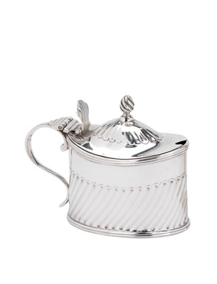 Lot 128 - A GEORGE III SILVER MUSTARD POT