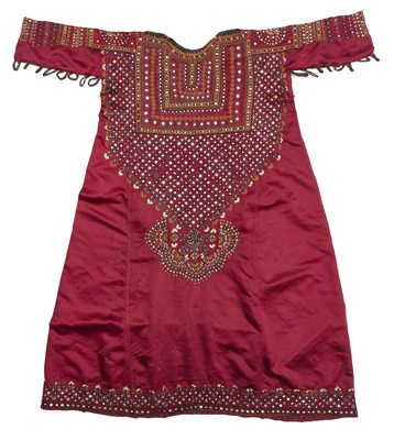 Lot 73 - A KUTCH DRESS, GUJARAT, LATE 19TH/EARLY 20TH CENTURY