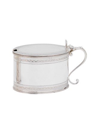 Lot 129 - A GEORGE III SILVER MUSTARD POT