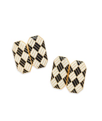 Lot 13 - CARTIER: PAIR OF GOLD AND ENAMEL CUFFLINKS, 1920s