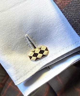 Lot 349 - CARTIER: PAIR OF GOLD AND ENAMEL CUFFLINKS, 1920s