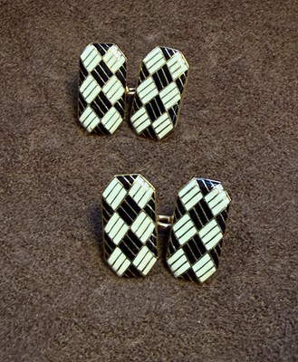 Lot 349 - CARTIER: PAIR OF GOLD AND ENAMEL CUFFLINKS, 1920s