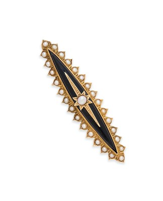 Lot 33 - VICTORIAN GOLD, ONYX AND PEARL MOURNING BROOCH, 1890s