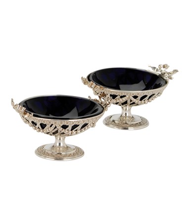 Lot 144 - A PAIR OF AMERICAN SILVER SWEETMEAT DISHES